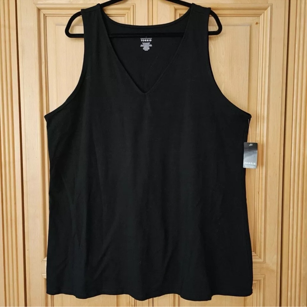Torrid Sz 5 Black Sleeveless V Neck Top